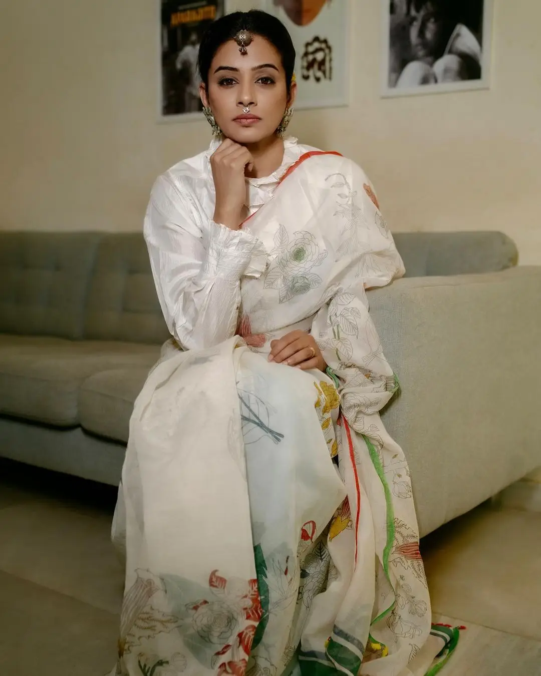 Telugu TV Actress Priyamani In White Saree Blouse